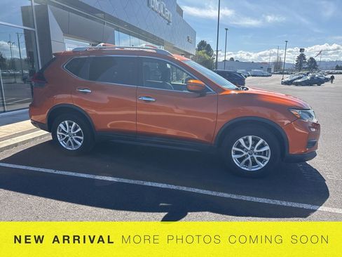 Used 2019 Nissan Rogue SV image 5