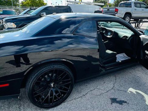 Used 2017 Dodge Challenger R/T image 17