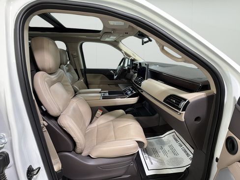Used 2024 Lincoln Navigator L Reserve AWD/4WD image 23