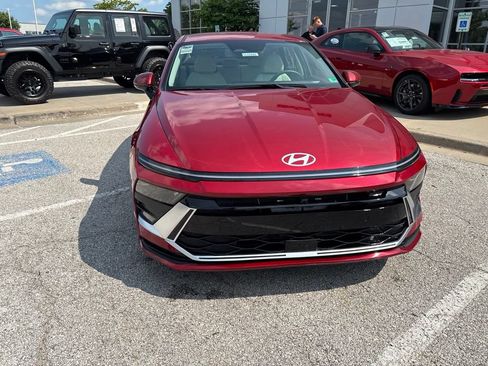 Used 2025 Hyundai Sonata SEL FWD image 9