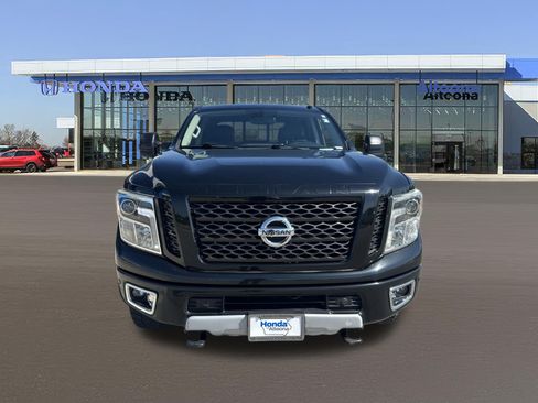 Used 2016 Nissan Titan PRO-4X w/ Pro-4x Convenience Package AWD/4WD image 13