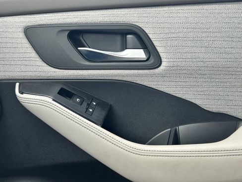 Certified 2023 Nissan Rogue SV image 9