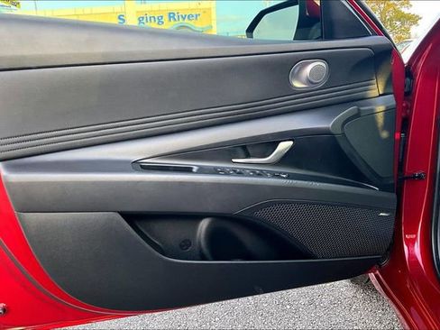 Used 2024 Hyundai Elantra Limited image 17