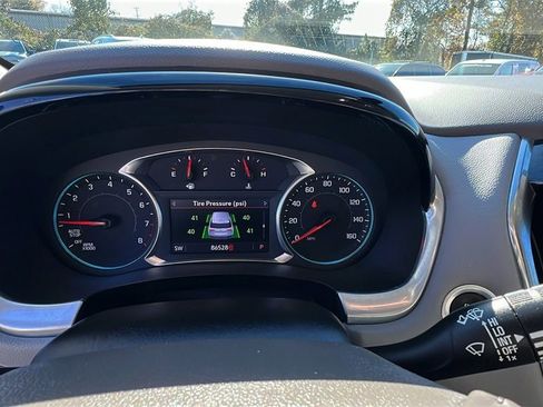 Used 2021 Chevrolet Traverse LT image 28