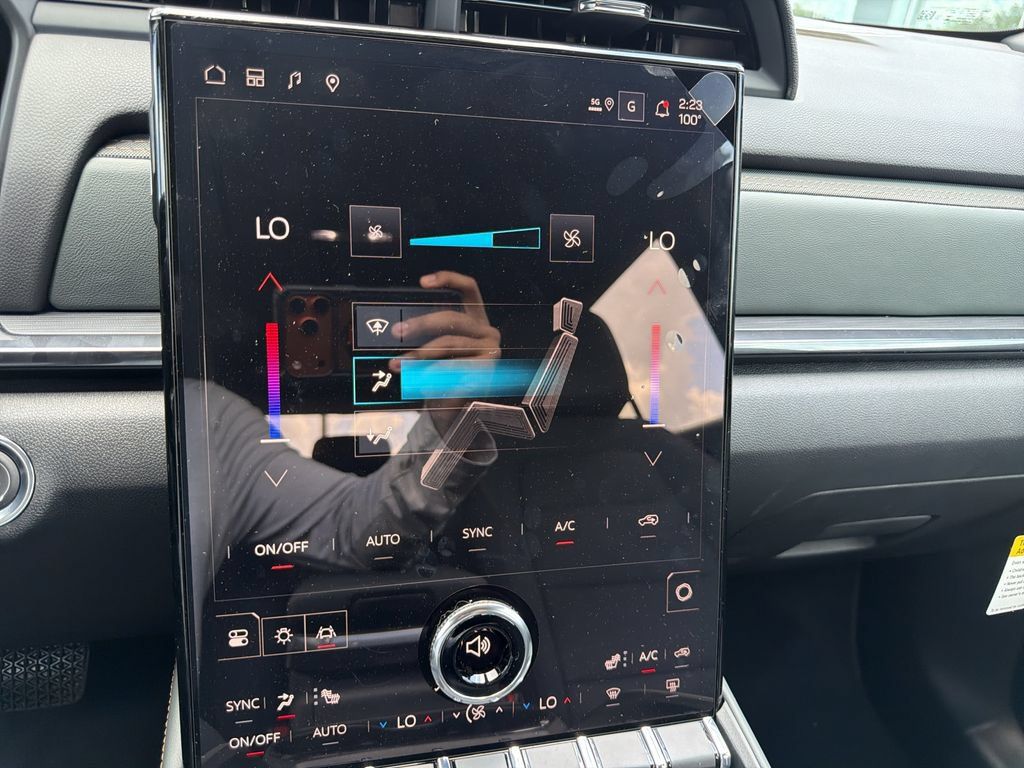 New 2027 GMC Terrain AT4 w/ Technology Package II AWD/4WD image 24