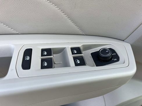Used 2023 Volkswagen Atlas SE FWD image 26