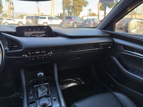 Used 2021 MAZDA MAZDA3 s image 23
