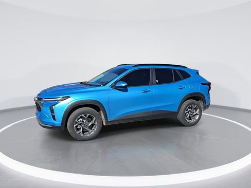 Used 2025 Chevrolet Trax LT w/ Driver Confidence Package FWD image 4
