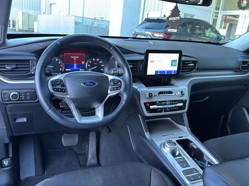 Certified 2023 Ford Explorer XLT image 16