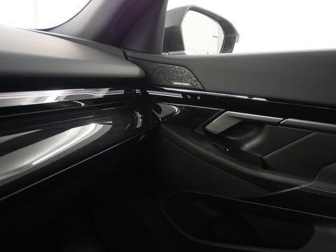 Used 2025 BMW 530i w/ Premium Package image 29