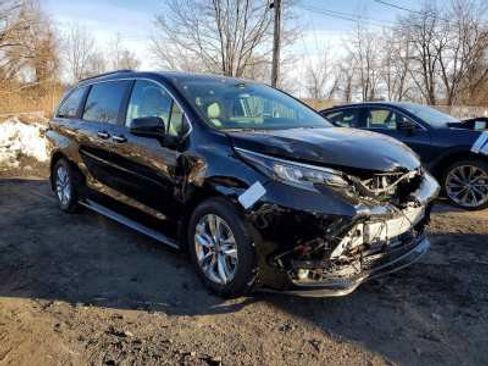 Used 2025 Toyota Sienna XLE w/ XLE Plus Package AWD/4WD image 1