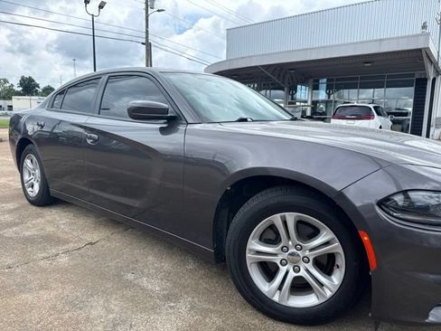 Used 2021 Dodge Charger SXT w/ Leather Interior Group RWD image 3