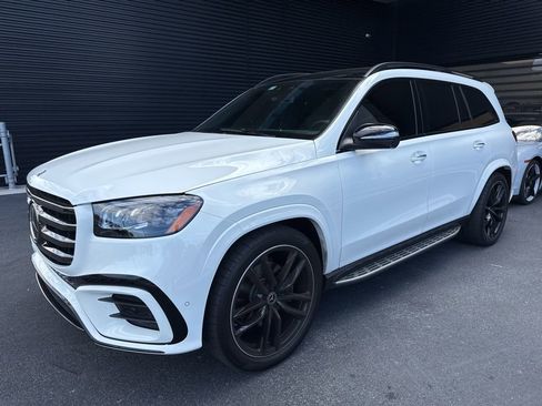 Used 2025 Mercedes-Benz GLS 450 4MATIC image 1