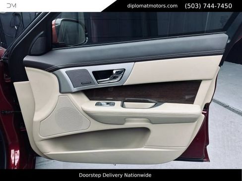 Used 2013 Jaguar XF Supercharged RWD image 27