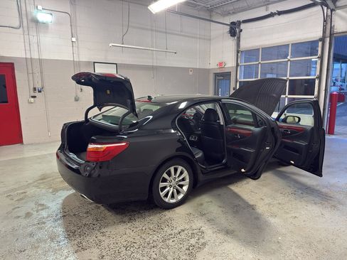 Used 2011 Lexus LS 460 AWD w/ Luxury Value Edition image 12