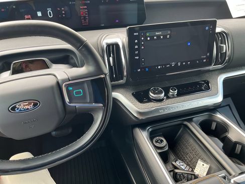Used 2025 Ford Expedition Tremor AWD/4WD image 19