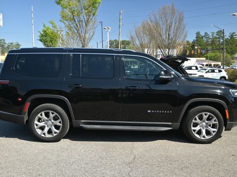 Used 2022 Jeep Wagoneer Series II AWD/4WD image 11