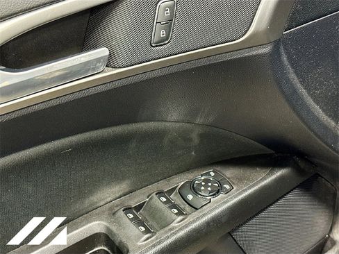Used 2020 Ford Fusion SE image 19
