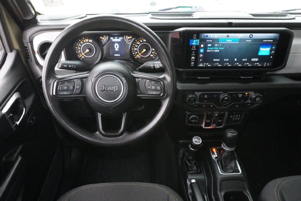 Used 2025 Jeep Gladiator Sport AWD/4WD image 22
