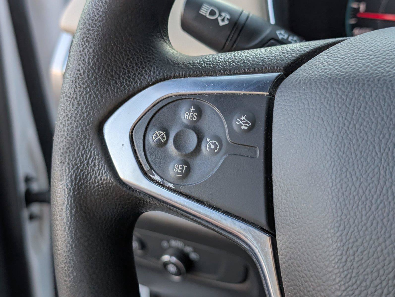 Used 2022 Chevrolet Traverse LS FWD image 29