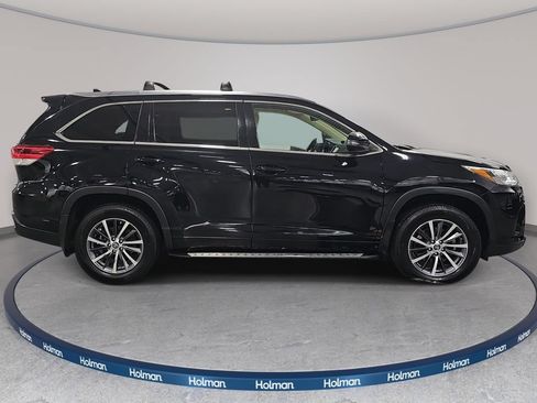 Used 2017 Toyota Highlander XLE FWD image 5
