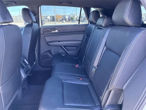 Used 2023 Volkswagen Atlas Cross Sport SE w/ Black Wheel Package image 20