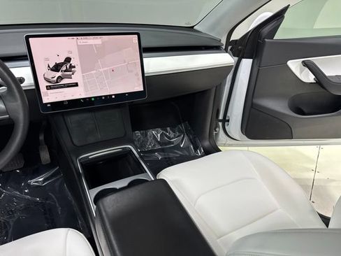 Used 2021 Tesla Model Y Long Range AWD/4WD image 21