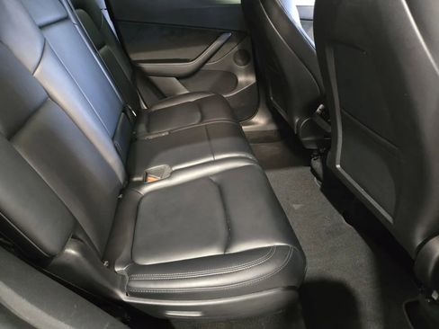 Used 2022 Tesla Model Y Long Range image 9