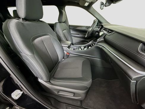 New 2025 Jeep Grand Cherokee L Laredo w/ Luxury Tech Group I image 28