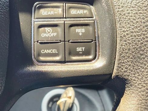 Used 2018 RAM 1500 Classic SLT AWD/4WD image 27