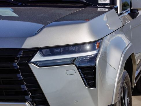 Used 2025 Lexus GX 550 w/ Cold Area Package AWD/4WD image 5