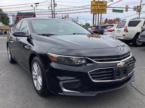 Used 2017 Chevrolet Malibu LT FWD image 1