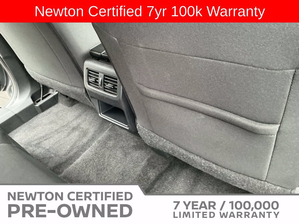 Used 2024 Nissan Rogue S AWD/4WD image 17