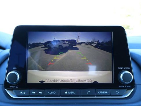 Used 2024 Nissan Rogue SV image 17