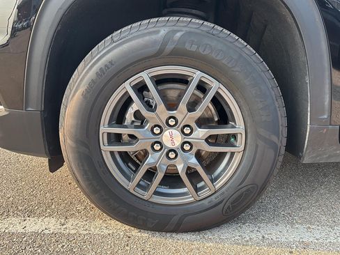 Used 2025 GMC Acadia Elevation AWD/4WD image 32