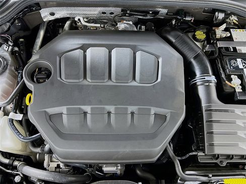 Used 2024 Volkswagen Golf R image 28