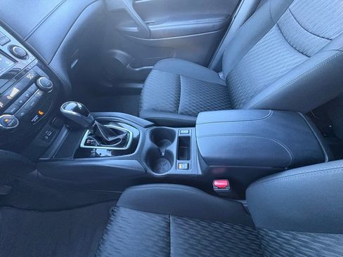 Used 2018 Nissan Rogue SV image 19