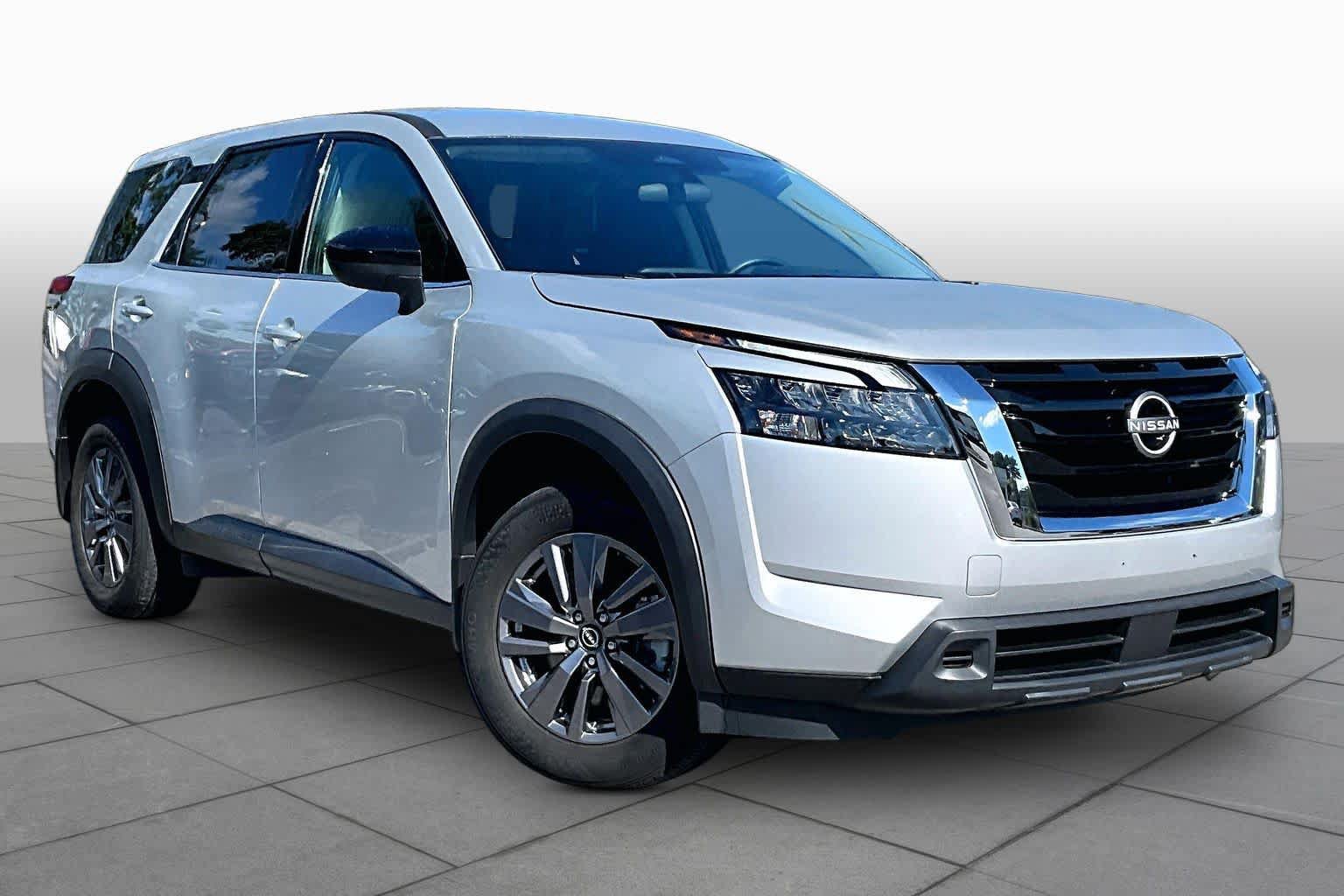 Used 2023 Nissan Pathfinder S AWD/4WD image 3