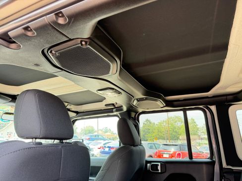 Used 2018 Jeep Wrangler Unlimited Sport S AWD/4WD image 30