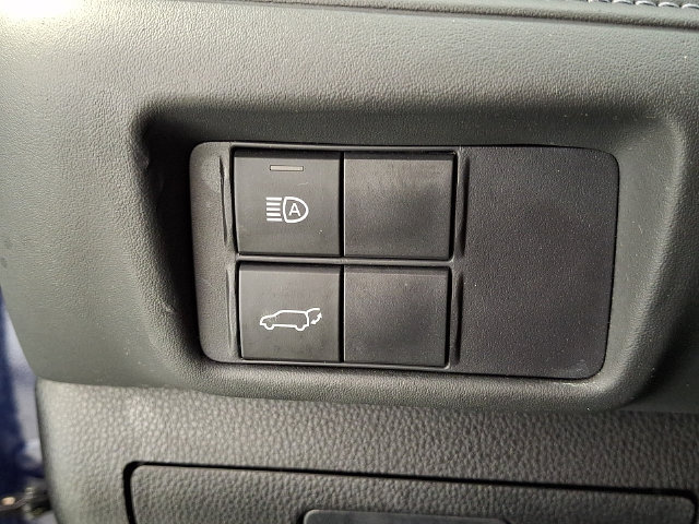 Certified 2020 Toyota Highlander XLE FWD image 33