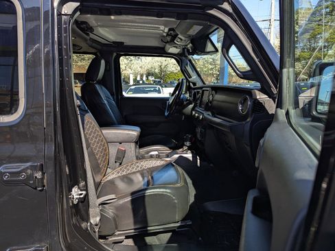 Used 2021 Jeep Gladiator Overland AWD/4WD image 31