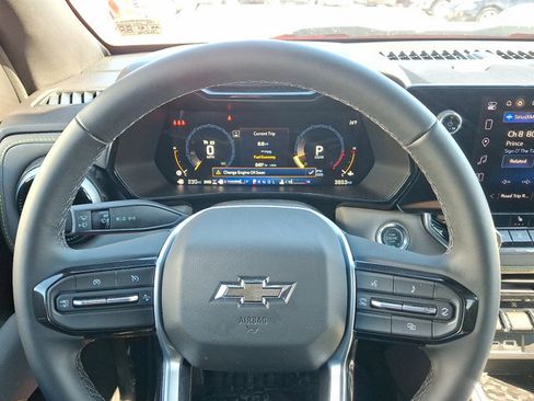 Used 2024 Chevrolet Colorado ZR2 w/ Technology Package image 17