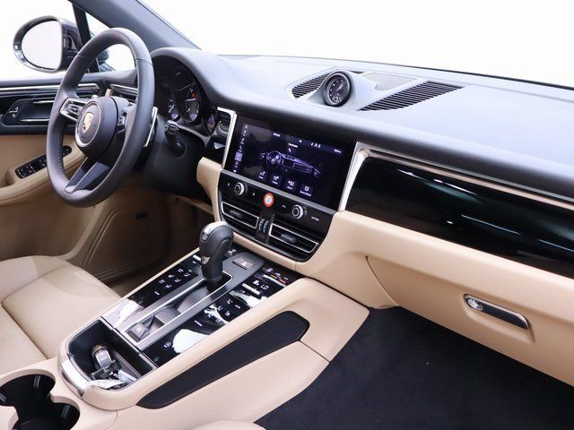 Used 2024 Porsche Macan AWD/4WD image 18