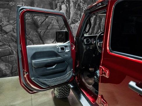 Used 2021 Jeep Wrangler Unlimited Rubicon w/ Trailer Tow Package image 4