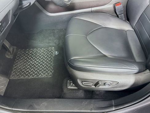 Used 2022 Toyota Highlander XLE image 18