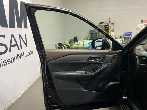 Certified 2023 Nissan Rogue SV w/ SV Premium B Package AWD/4WD image 9