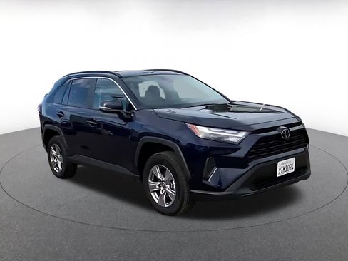 Used 2025 Toyota RAV4 XLE image 3