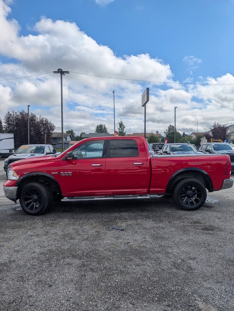 Used 2016 RAM 1500 Classic SLT w/ Luxury Group AWD/4WD image 3