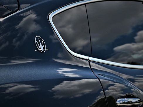 Used 2017 Maserati Levante image 13