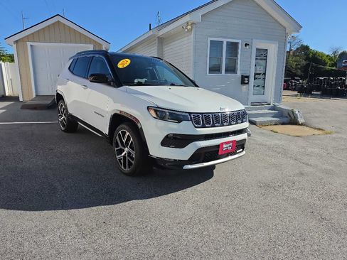 Used 2024 Jeep Compass Limited w/ Elite Group AWD/4WD image 2